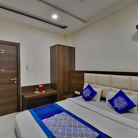 Hotel Amar Palace 우자인 외부 사진